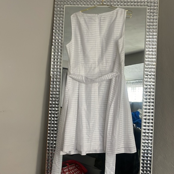 White sleeveless dress - Picture 3 of 5